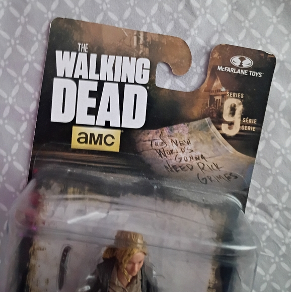 TWD Beth Action Figure - Picture 4 of 5
